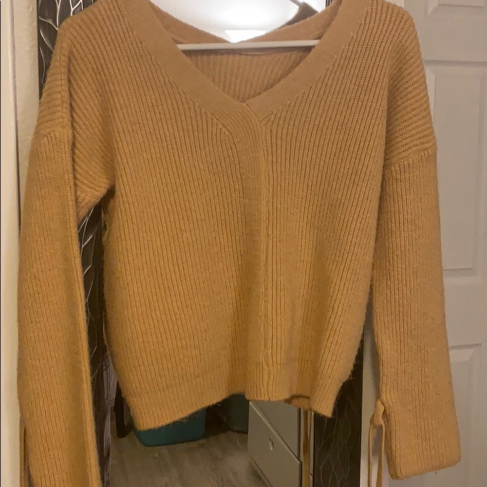 Short sweater